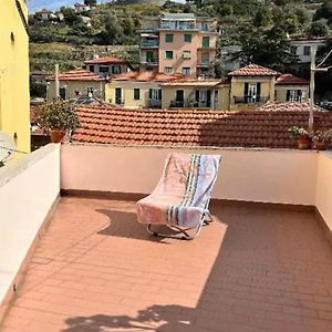 Cheerful Room, Sharing Kitchen In A Cosy Family Art House, Ideal For One Person Or Couple